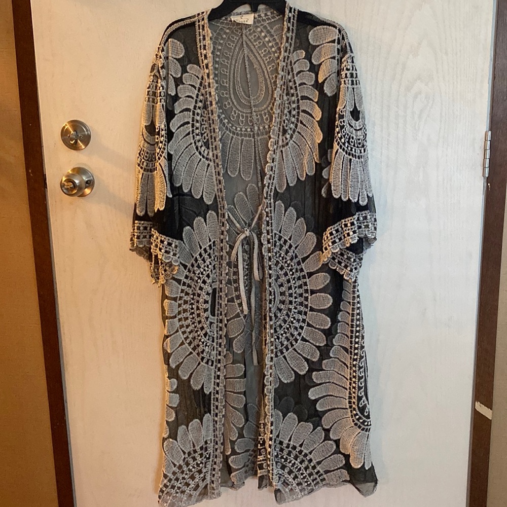 Women’s duster cardigan. Sheer, 100% polyester. Size M. Worn once.